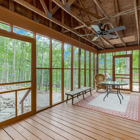 Secluded W Hot Tub, Fire Pit, Deck & Updated Wifi Great Cacapon Eksteriør bilde