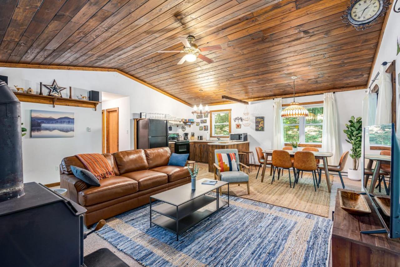Secluded W Hot Tub, Fire Pit, Deck & Updated Wifi Great Cacapon Eksteriør bilde