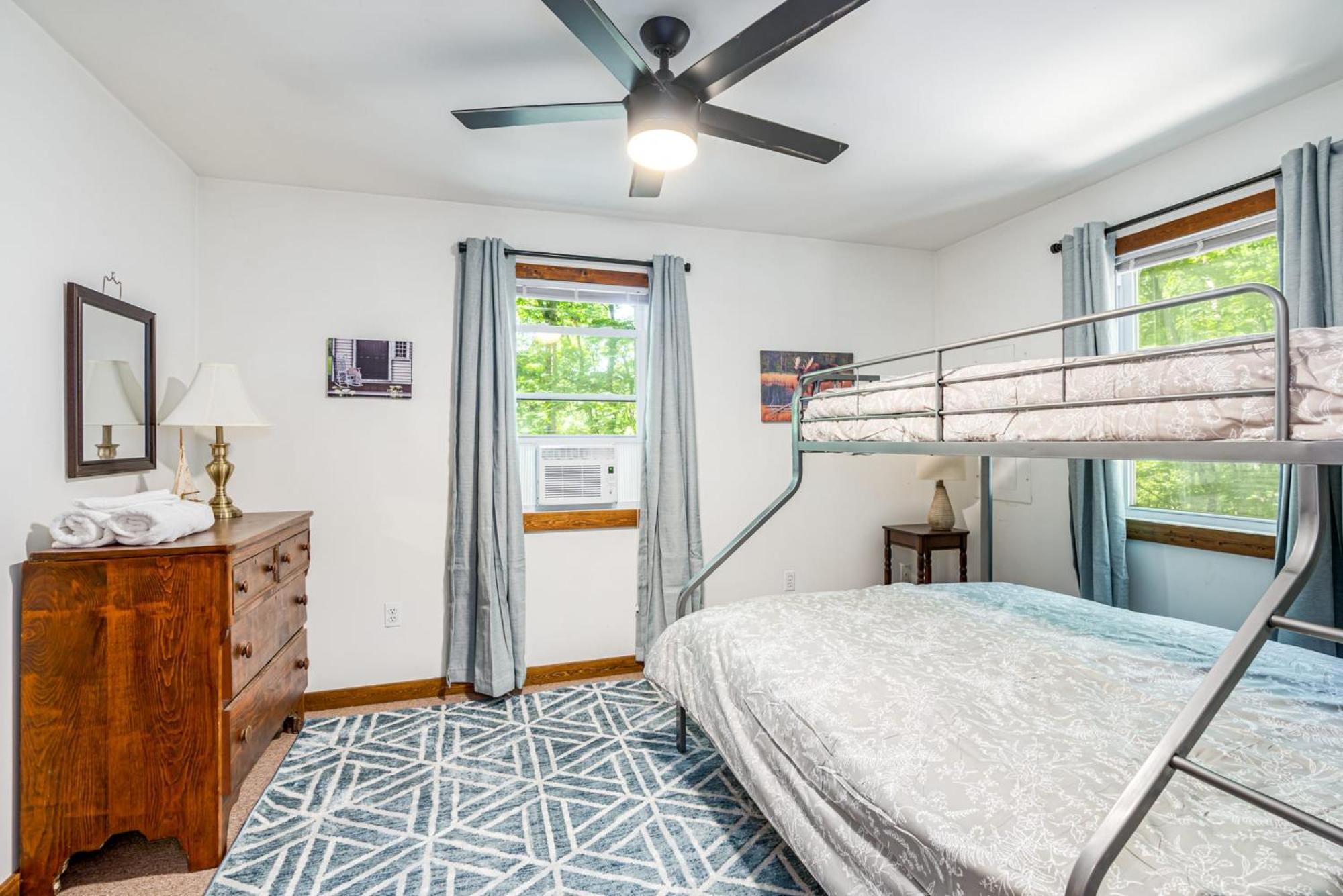 Secluded W Hot Tub, Fire Pit, Deck & Updated Wifi Great Cacapon Eksteriør bilde