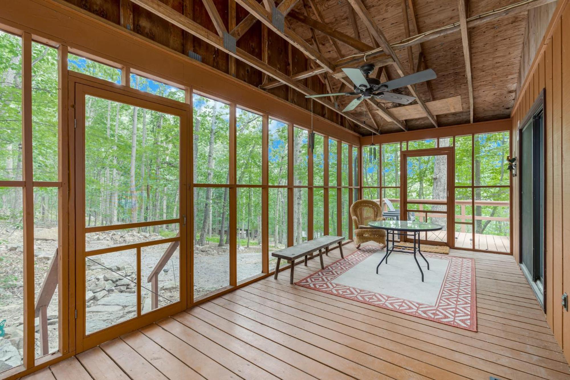 Secluded W Hot Tub, Fire Pit, Deck & Updated Wifi Great Cacapon Eksteriør bilde