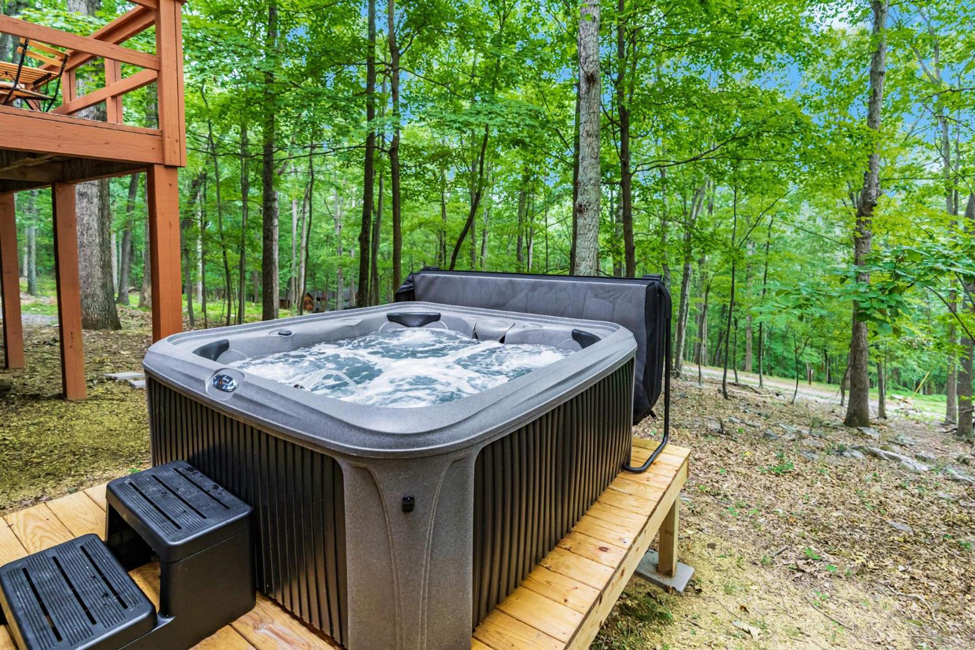 Secluded W Hot Tub, Fire Pit, Deck & Updated Wifi Great Cacapon Eksteriør bilde